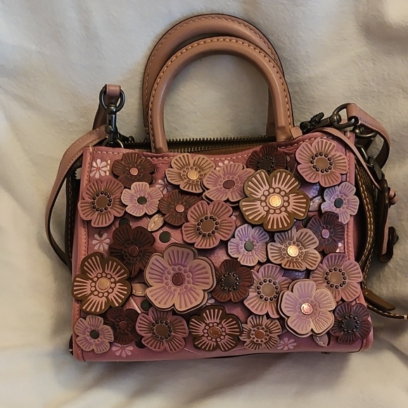 Coach 1941 Tea Rose Collection - Picture 1 of 15